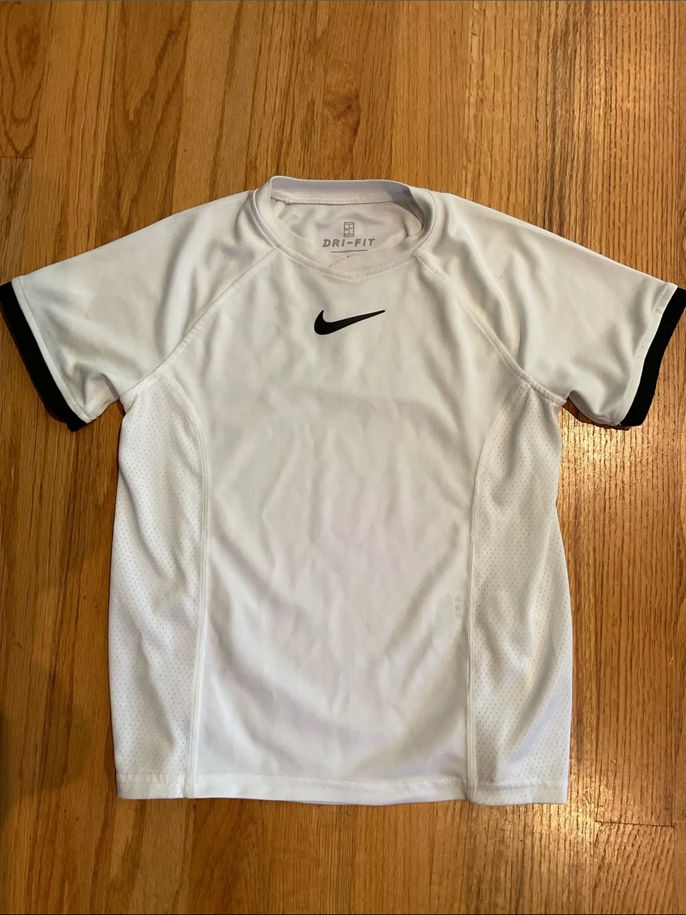NIKE - TEE - Dri-Fit - White Black Nike Logo & Sleeve Boy’s Size S -Short Slee